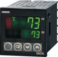 Elektroniczny regulator z wejściami wartości rzeczywistych temperatury lub analogowymi, 48x48 mm